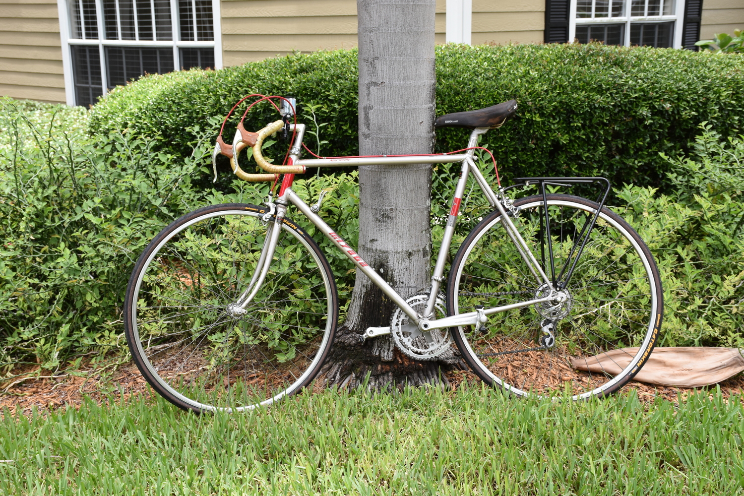 Stationary vintage Miyata 912 photo.